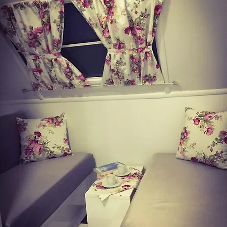 Campeggio Mona Glamping Caravan Suites