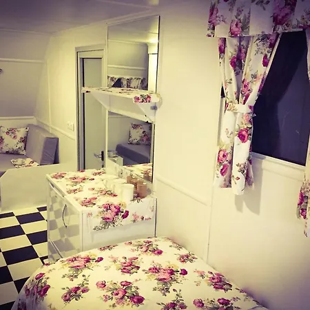 Mona Glamping Caravan Suites Kemp